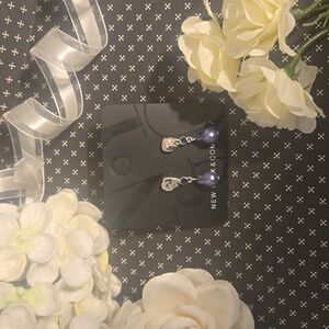 New York and Company silver tone Blue Gray Pearl earrings NWT
